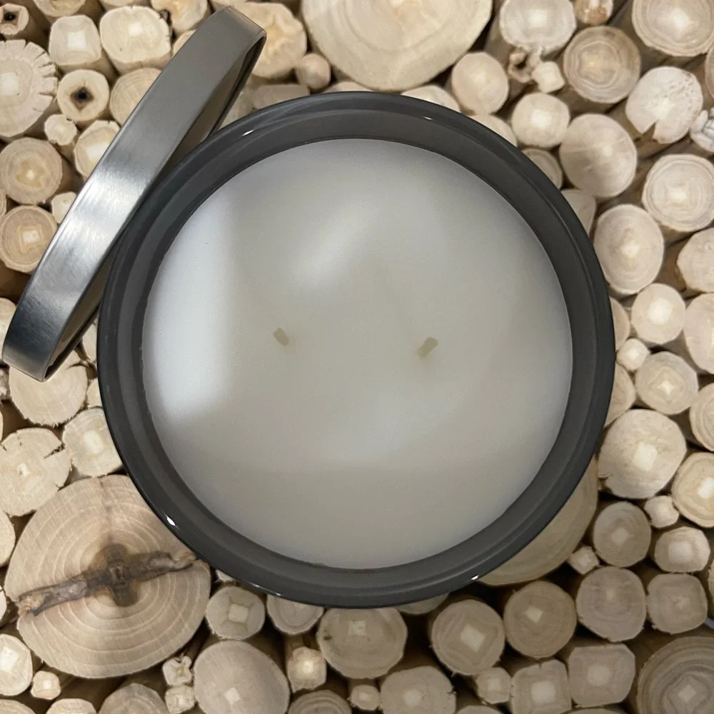 DKNY Citrus Explosion Soy Blend 14oz Candle, NEW! - Picture 3 of 3